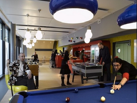 Salle de billard dans les bureaux Google