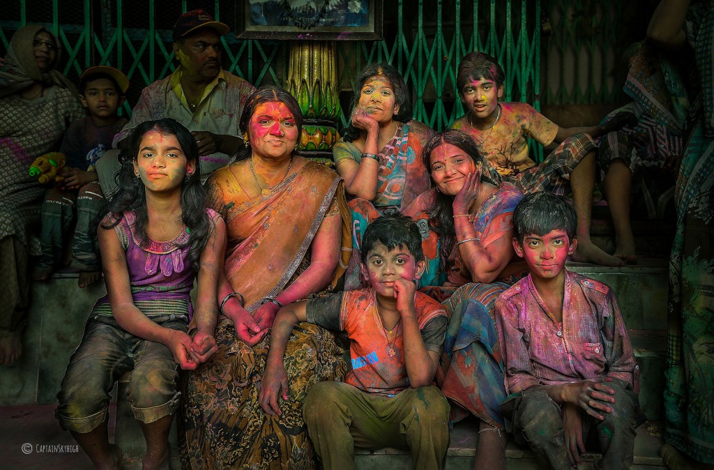 Familles pendant Holi festival mars - blog go voyages 