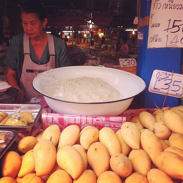 Mango sticky rice thailand