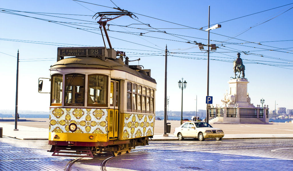 tramway lisbonne place - blog GO Voyages
