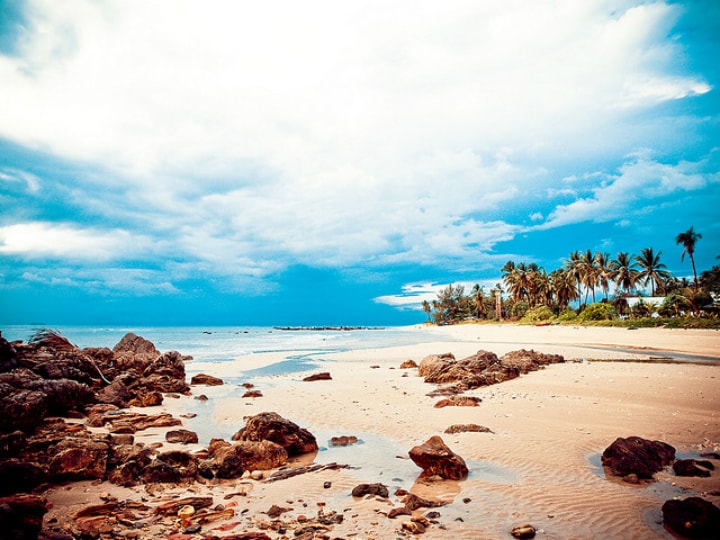 plage sable palmier thailande koh lanta - blog go voyages
