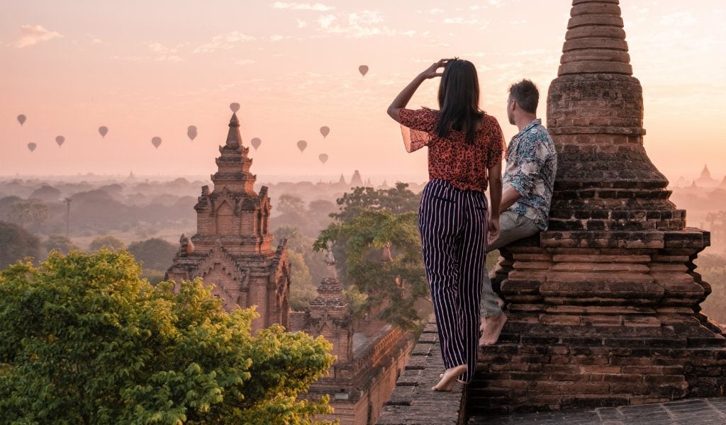 couple temple bagan birmanie - blog go voyages
