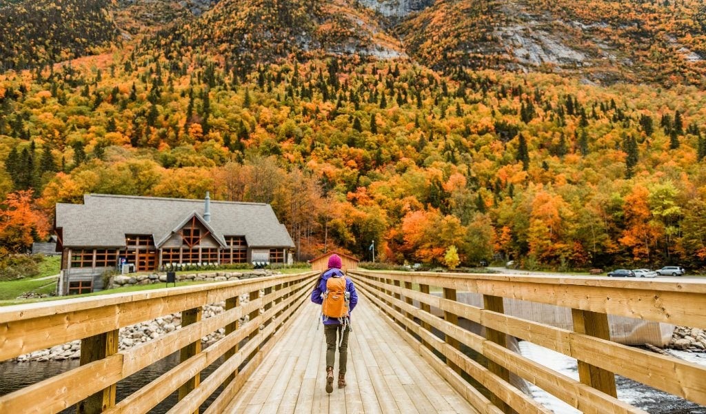 femme paysage automne québec - blog GO Voyages