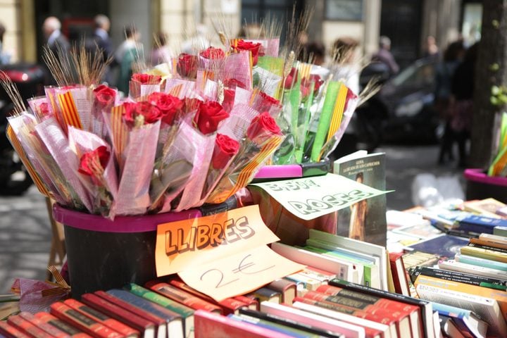 Des roses et des livres lors de la Sant Jordi