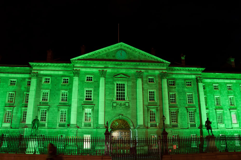 monument Dublin illuminé de vert fete Saint Patrick