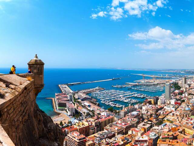 Trouver un vol pas cher à destination de Alicante avec GOVoyages.com