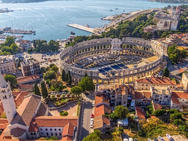 Trouver un vol pas cher à destination de Pula avec GOVoyages.com