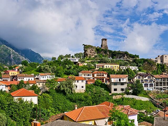 Trouver un vol pas cher à destination de Tirana avec GOVoyages.com